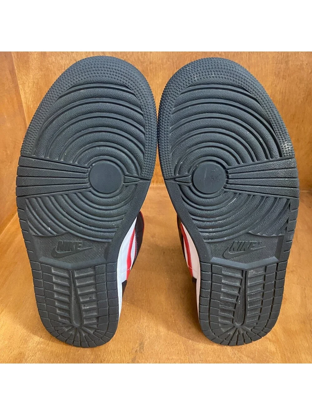Nike Air Jordan 1 Mid Bred Toe Shoes Mens 10.5 Black Fire Red White 554724-079